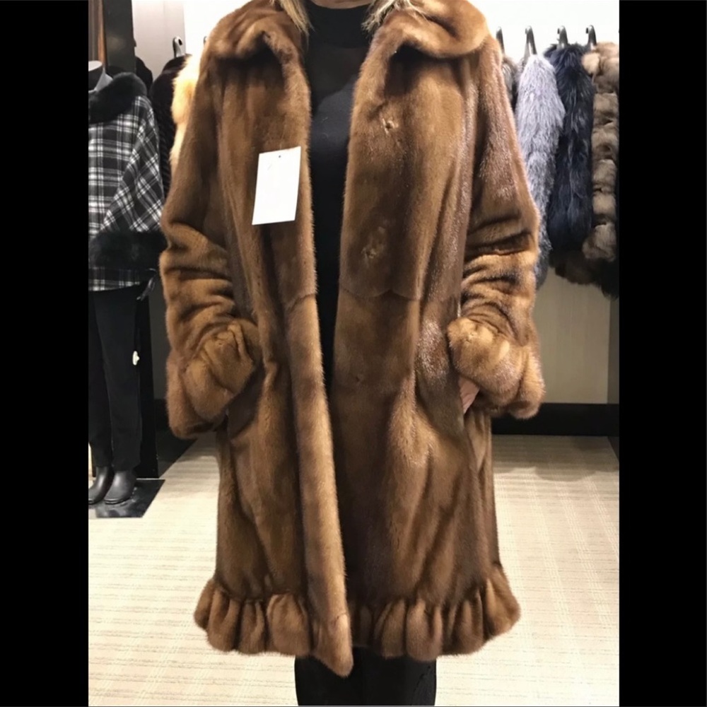 BEAUTIFUL BROWN MINK COAT! - Picture 9 of 16